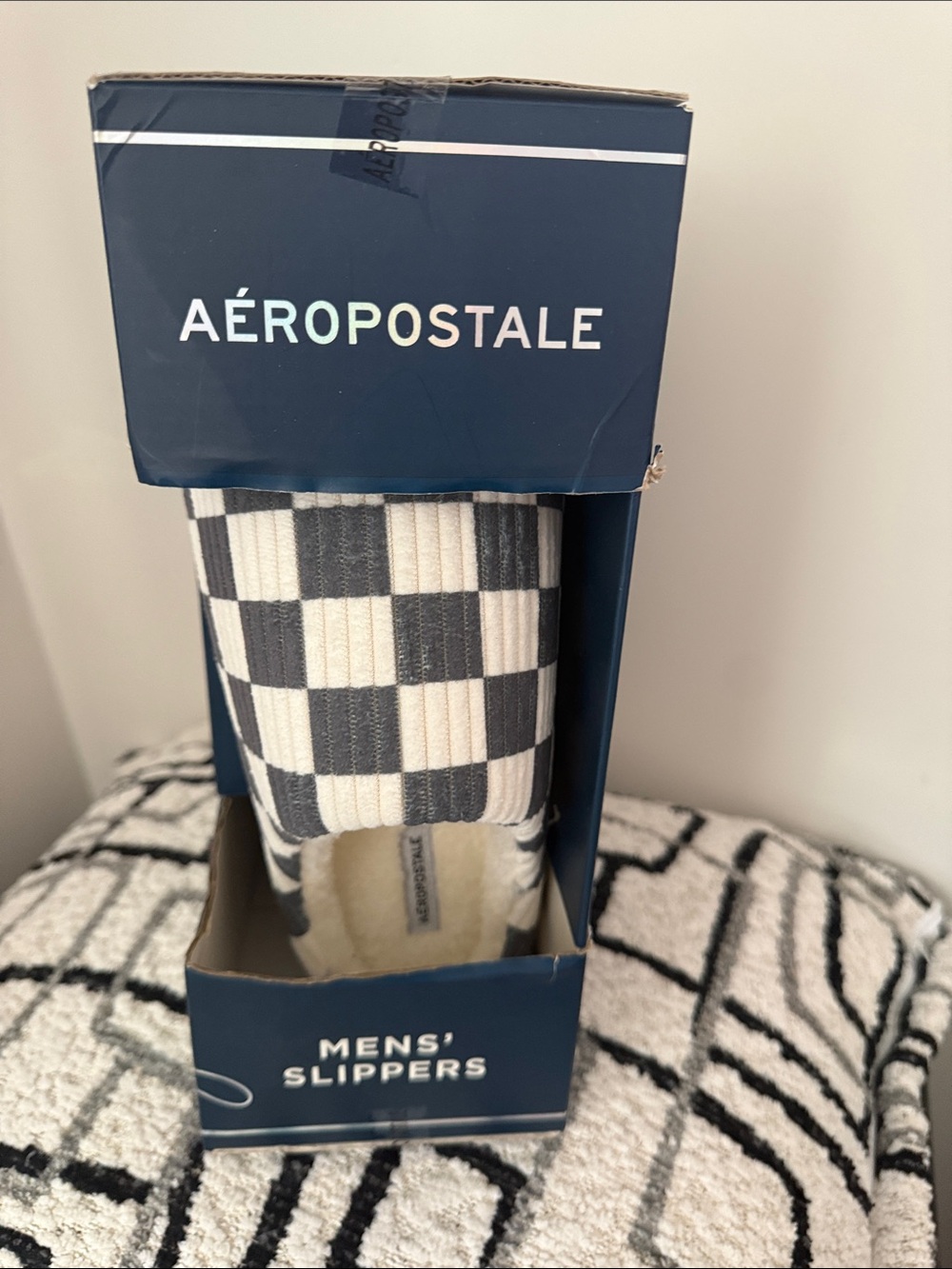 Aéropostale Men’s Black & White Checkered Slip-On Slippers